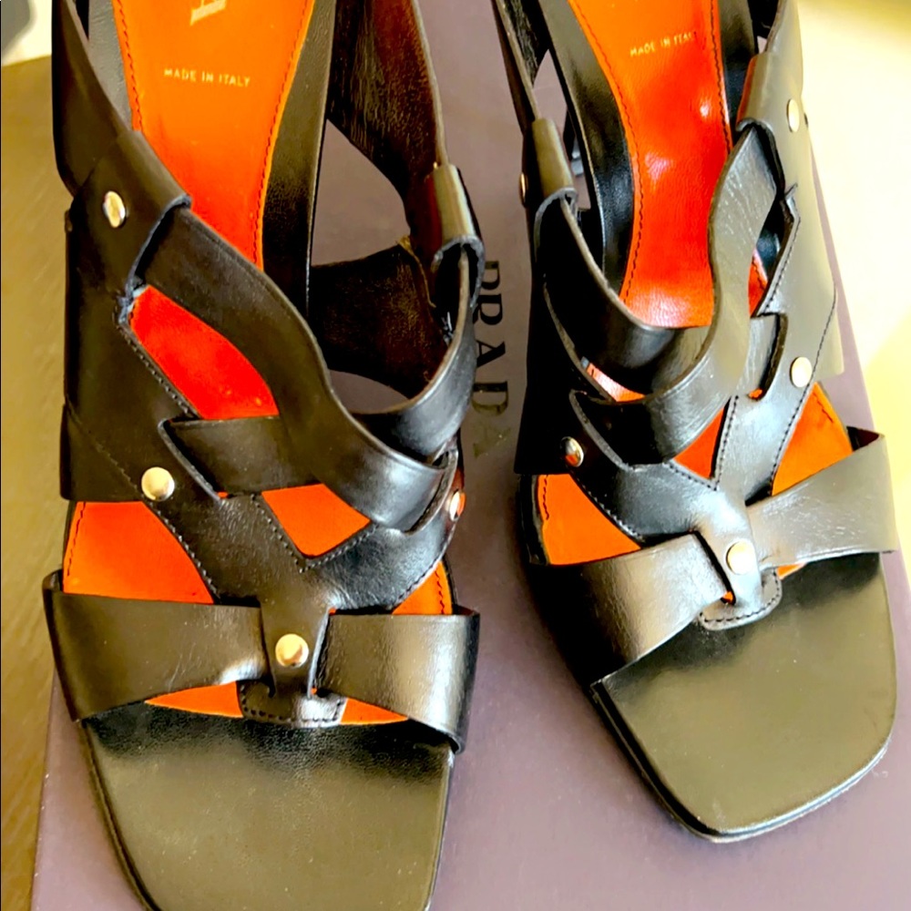 Prada Antique Deco Nero 41 Open Toes Sandal